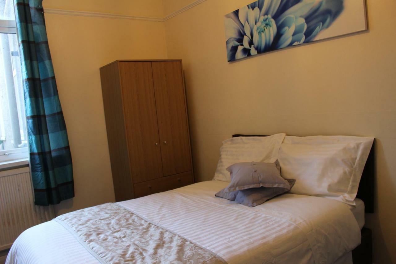 John St Town House - Self Catering - Guesthouse Style - Great Value Family And Double Rooms Workington Exterior foto